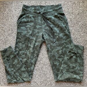 LuLulemon Ready to Rulu Camouflage Joggers
